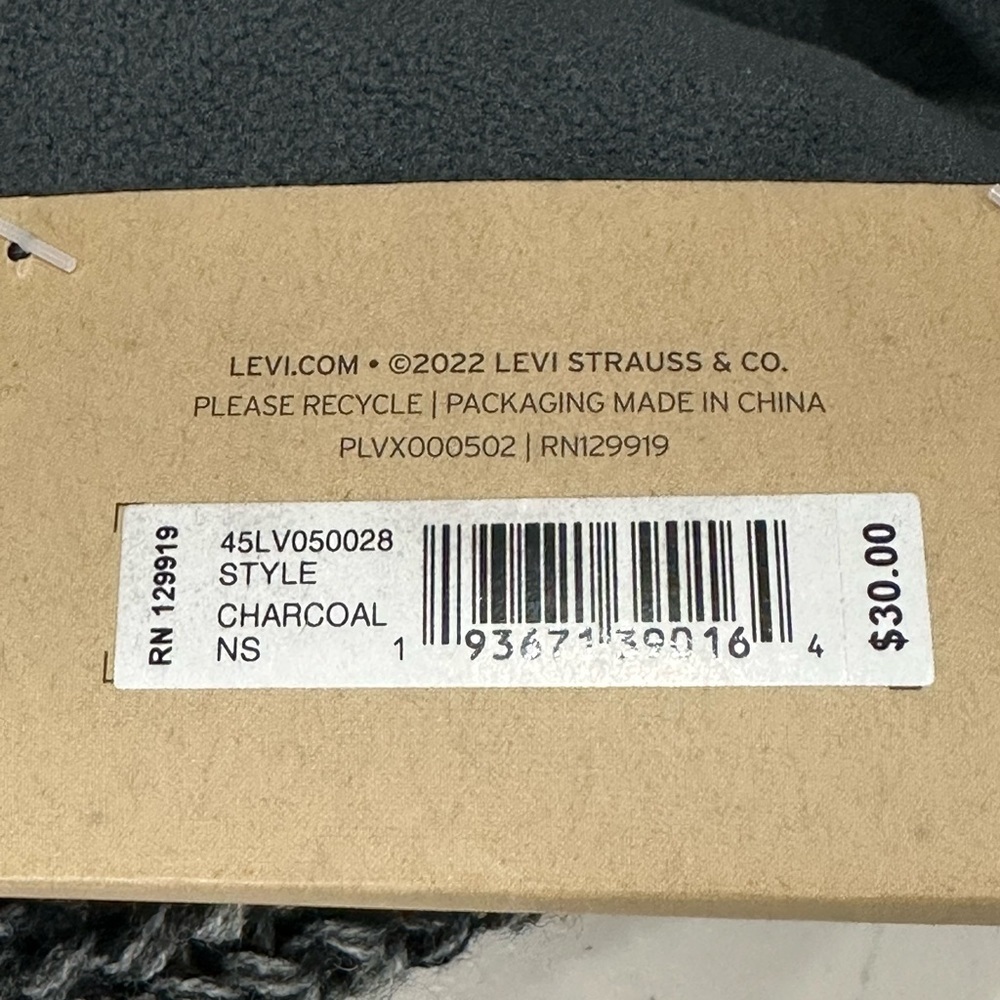 Levi’s Knit Hat Adult Unisex Feel inside Fleece Lined for Warmth Pom Logo Winter - Picture 4 of 7